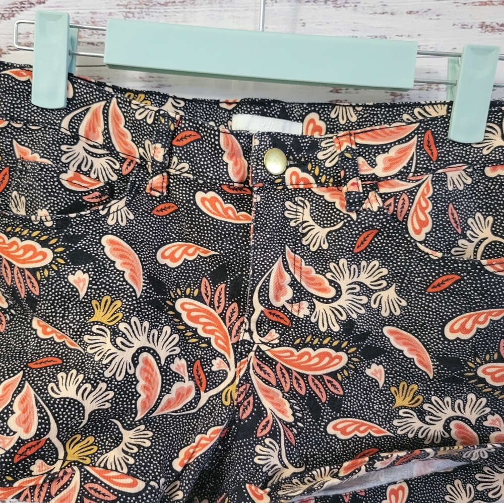 H&M S4 Pattern Shorts - Picture 4 of 5